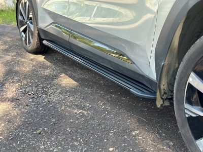 Пороги алюминиевые "Slim Line Black" 1820 мм для Geely Atlas 2023-н.в.