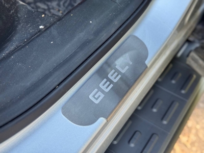 Накладки на пороги (лист шлифованный падпись Geely) 4шт для Geely Atlas 2023-н.в.