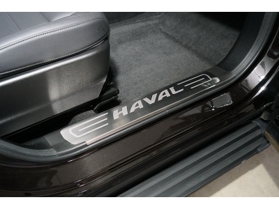 Накладки на пластиковые пороги (лист шлифованный надпись Haval) 2шт ТСС для Haval F7 2022 – н.в.