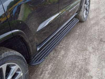 Пороги алюминиевые ''Slim Line Black'' 1820 мм ТСС для Jeep Grand Cherokee IV Рестайлинг 2013 – 2022