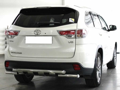 Защита заднего бампера d-60 с накладками для Toyota Highlander 2017-2019