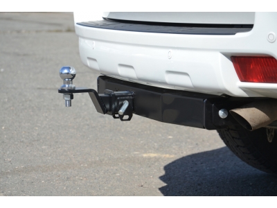 Фаркоп с окрашенной накладкой для Toyota Land Cruiser Prado J120 2003-2009, J150 2009-2023, Lexus GX 470 2003-2009, GX 460 2009-2023 съемное крепление шара под американский квадрат