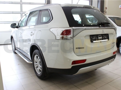 Пороги с площадкой алюминиевый лист 43 мм Технотек для Mitsubishi Outlander 2012-2014