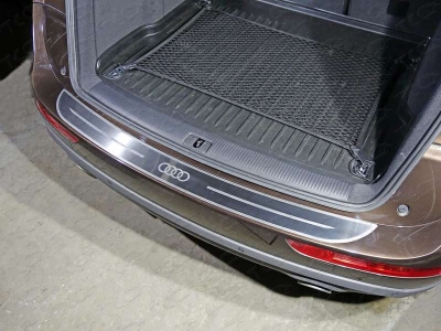 Накладка на задний бампер шлифованный лист лого Audi ТСС для Audi Q5 2008-2016