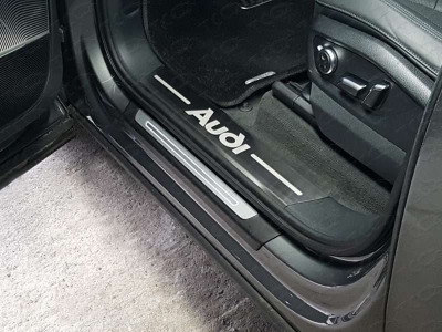 Накладки на пороги шлифованный лист надпись Audi ТСС для Audi Q7 2015-2021
