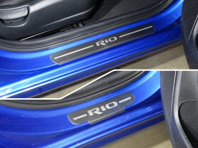 Накладки на пороги шлифованный лист надпись Rio 4 штуки ТСС для Kia Rio 2018-2021