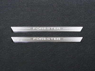 Накладки на пороги шлифованный лист надпись Forester 2 штуки ТСС для Subaru Forester SK 2018-2021