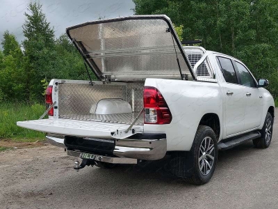 Защита кузова пикапа и заднего стекла с фарой 75х42 мм ТСС для Toyota Hilux 2015-2021