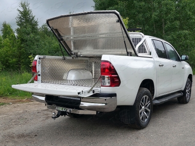Защита кузова и заднего стекла с фарой для крышки 75х42 мм ТСС для Toyota Hilux 2015-2021