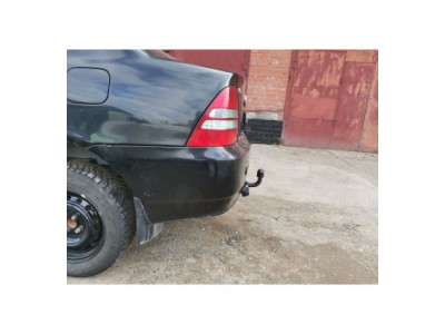 Фаркоп для Toyota Corolla E120 седан 2000-2006 крепление шара на двух болтах