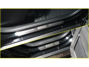 Накладки на пороги (лист шлифованный надпись BAIC) 4шт для Baic BJ40 II 2.0 2023 – н.в. BAICBJ4023-01