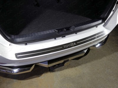 Накладка на задний бампер шлифованный лист надпись Toyota ТСС для Toyota Fortuner 2017-2020