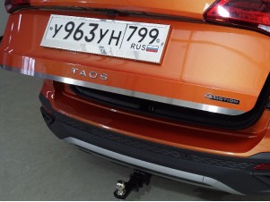Накладка на заднюю дверь (лист шлифованный) для Volkswagen Taos 2020 – н.в. VWTAO21-15