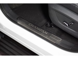 Накладки на пластиковые пороги (лист шлифованный надпись CHANGAN) 4шт для Changan CS55 plus I Рестайлинг 2WD 1.5T 2021 – н.в. CHANCS55PL23-02