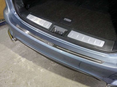 Накладка на задний бампер лист шлифованный лого Infiniti ТСС для Infiniti QX60 2016-2021