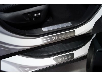 Накладки на пороги лист шлифованный надпись Toyota 4 шт ТСС для Toyota Highlander 2020-2021
