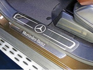 Накладки на пластиковые пороги лист шлифованный логотип Mercedes для Mercedes GLE Coupe № MERGLECOUP15-01