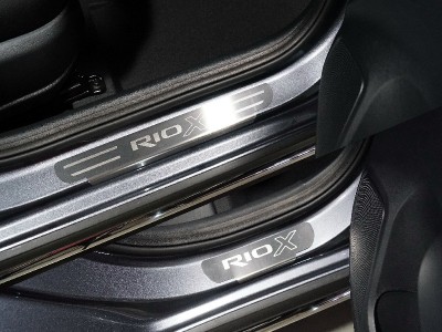 Накладки на пороги лист шлифованный надпись RIO X 4 шт ТСС для Kia Rio X 2020-2021