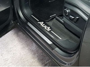Накладки на пороги шлифованный лист надпись Audi для Audi Q7 № AUDIQ715-02