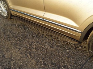 Пороги алюминиевые Slim Line Black для Volkswagen Touareg № VWTOUAR18-36B