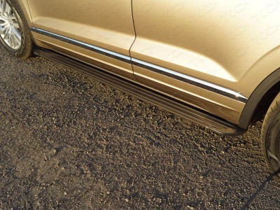 Пороги алюминиевые Slim Line Black ТСС для Volkswagen Touareg 2018-2021