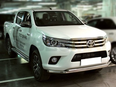 Пороги с площадкой алюминиевый лист 60 мм Технотек для Toyota Hilux 2015-2021