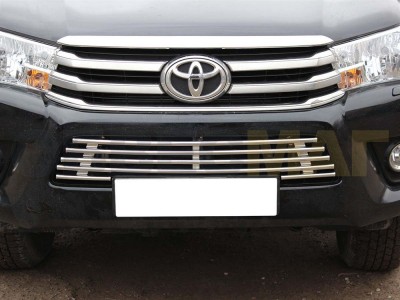 Накладка решетки бампера 16 мм Технотек для Toyota Hilux 2015-2021