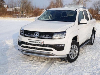 Пороги алюминиевые ТСС с накладкой серые для Volkswagen Amarok 2016-2021