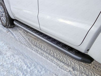 Пороги алюминиевые ТСС с накладкой чёрные для Volkswagen Amarok 2016-2021
