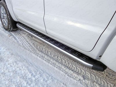 Пороги алюминиевые ТСС с накладкой серебристые для Volkswagen Amarok 2016-2021