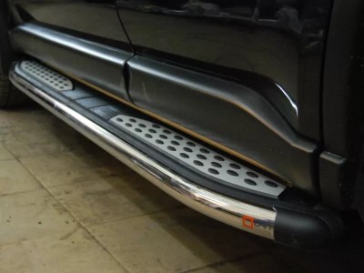 Пороги алюминиевые Zirkon Silver для Toyota Hilux 2015-2021