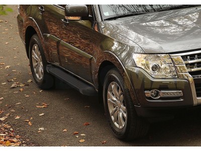 Пороги алюминиевые Rival Black New для Mitsubishi Pajero 4 2006-2021