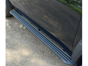 Пороги алюминиевые "Slim Line Black" 2120 мм для Foton Tunland V9 2.0 Diesel АКПП 4WD 2025-н.в. №FOTTUNV925-04B