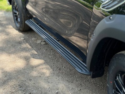Пороги алюминиевые "Slim Line Silver" 2120 мм для Foton Tunland V9 2.0 Diesel АКПП 4WD 2025-н.в.
