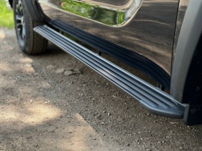 Пороги алюминиевые "Slim Line Silver" 2120 мм для Foton Tunland V9 2.0 Diesel АКПП 4WD 2025-н.в.