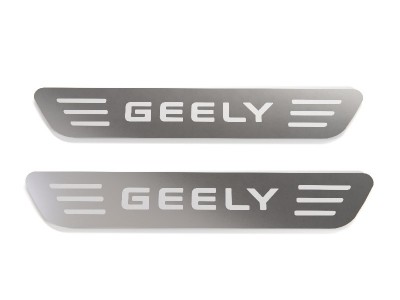 Накладки на пластиковые пороги (лист шлифованный надпись Geely) 2шт ТСС для Geely Monjaro 2.0 4WD 2021 – н.в.