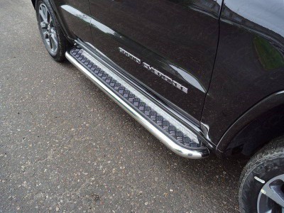 Пороги с площадкой 60,3 мм ТСС для Jeep Grand Cherokee IV Рестайлинг 2013 – 2022
