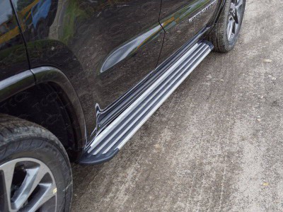 Пороги алюминиевые ''Slim Line Silver'' 1820 мм ТСС для Jeep Grand Cherokee IV Рестайлинг 2013 – 2022