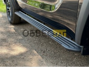 Пороги алюминиевые "Slim Line Black" 2020 мм для Foton Tunland G9 2.0 Diesel АКПП 4WD 2021-н.в. №FOTTUNG925-34B