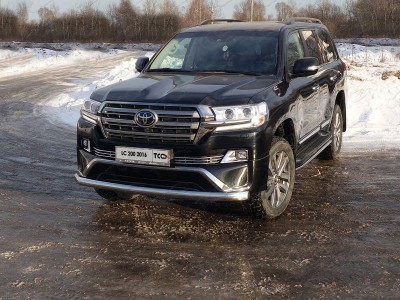 Накладка решётки радиатора 12 мм ТСС для Toyota Land Cruiser 200 Executive 2016-2021