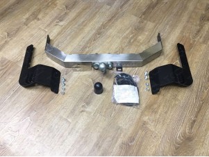 Фаркоп ТСС надпись Toyota для Toyota Land Cruiser 200 № TCU00050