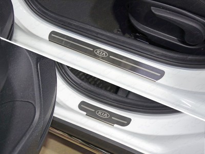 Накладки на пороги шлифованный лист лого Kia 4 штуки ТСС для Kia Rio X-line 2017-2020