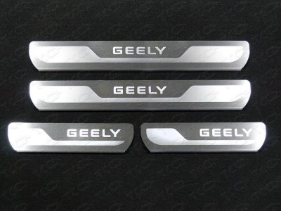 Накладки на пороги шлифованный лист надпись Geely 4 штуки ТСС для Geely Emgrand X7 2018-2021