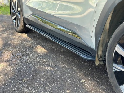 Пороги алюминиевые "Slim Line Black" 1820 мм для Geely Atlas 2023-н.в.