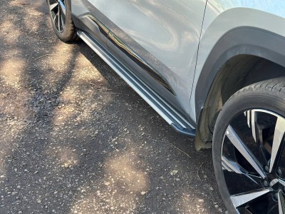Пороги алюминиевые "Slim Line Silver" 1820 мм для Geely Atlas 2023-н.в.