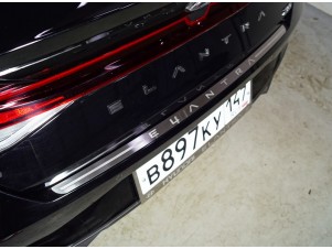 Накладка на задний бампер (лист шлифованный надпись Elantra) для Hyundai Elantra 2020 - 2023 HYUNELA21-04