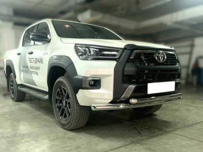 Защита переднего бампера двойная d-76+60 для Toyota Hilux VIII Рестайлинг 2020 – н.в..
