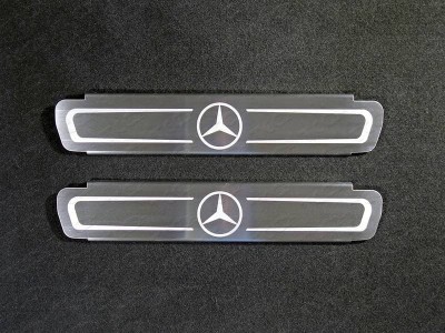 Накладки на пластиковые пороги (лист шлифованный логотип Mercedes (фон песочный)) ТСС для Mercedes GL 350 X166 2012-2018