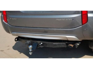Фаркоп с хромированной накладкой для Mitsubishi Pajero Sport II 2008-2016, Mitsubishi Pajero Sport III 2016-2021 съемное крепление шара под американский квадрат №FA 1005-E(N)