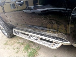 Пороги с площадкой нержавеющий лист фигурные 76-43 мм для CrewMax для Toyota Tundra № TTU14_2.2